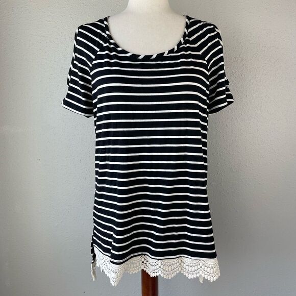 NWT Como Vintage Black and White Cold Shoulder Top Size M - Picture 1 of 9